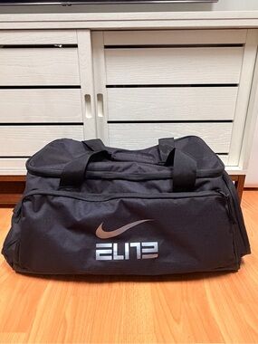 Nike OLYMPIC WNBA  Team USA Basketball Hoops Elite Black Duffle Bag Kelsey Plum